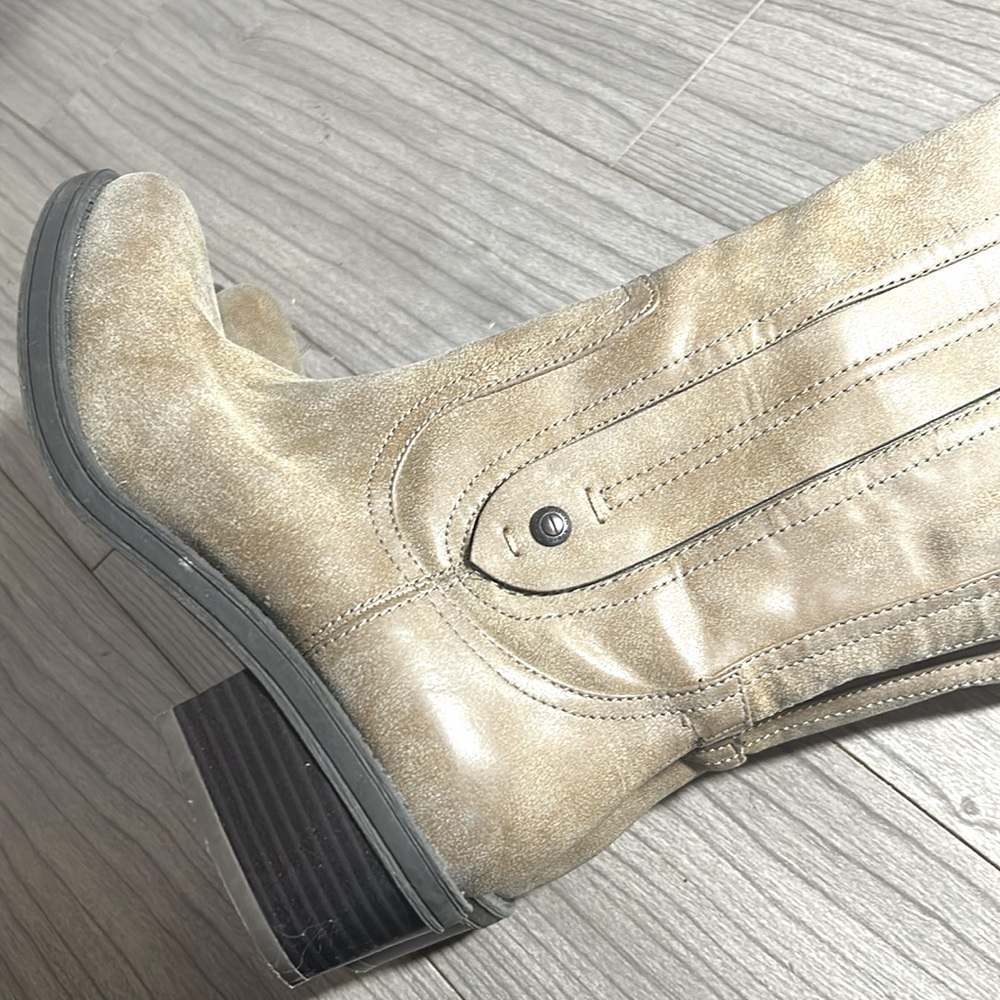 Like New Calvin Klein leather boots, Sz 6